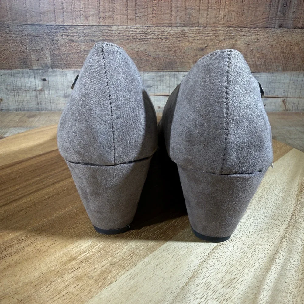 Daisy Fuentes Wedge Pumps Women 9.5M Brown Tanya Faux Suede Round Toe Office